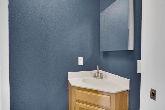 1977 Grove Ct, Tracy, CA 95376