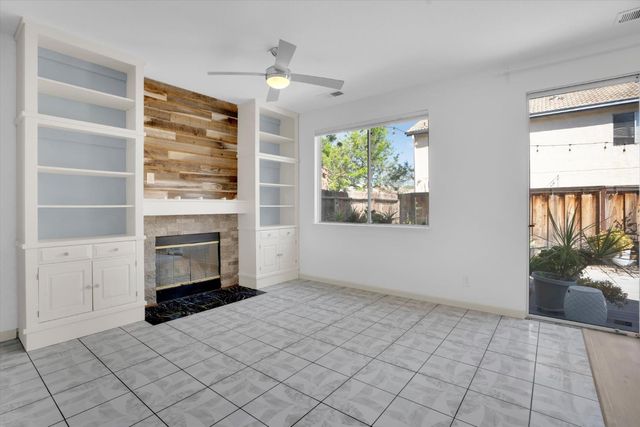 1977 Grove Ct, Tracy, CA 95376