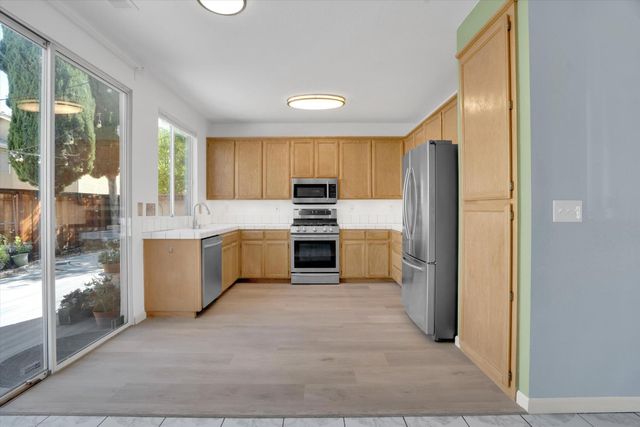 1977 Grove Ct, Tracy, CA 95376