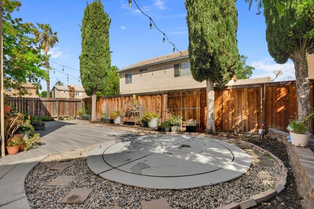 1977 Grove Ct, Tracy, CA 95376