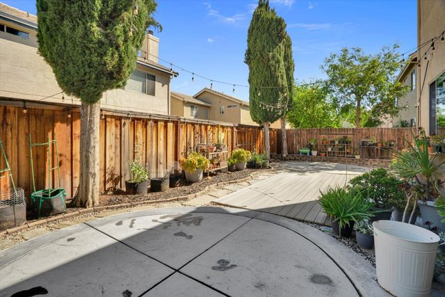 1977 Grove Ct, Tracy, CA 95376