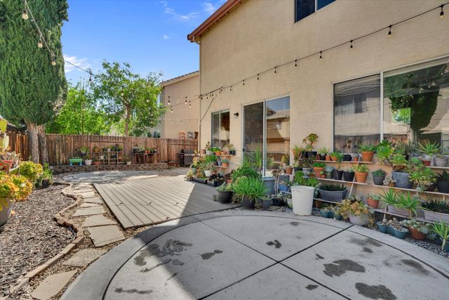 1977 Grove Ct, Tracy, CA 95376