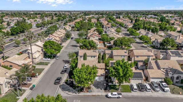 1977 Grove Ct, Tracy, CA 95376