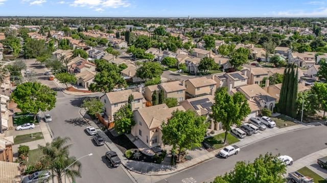 1977 Grove Ct, Tracy, CA 95376