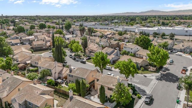 1977 Grove Ct, Tracy, CA 95376