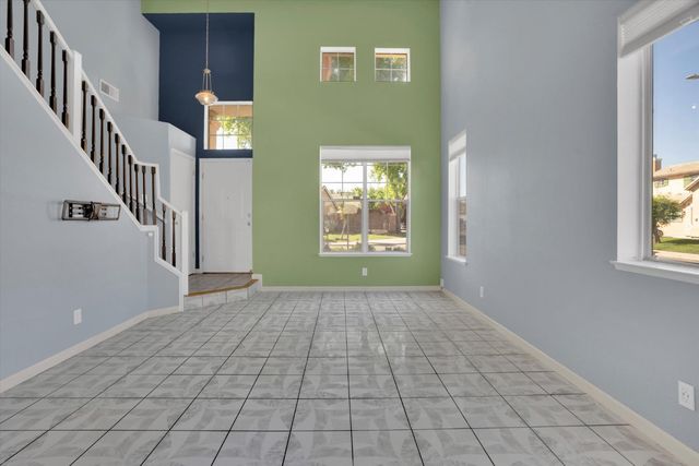 1977 Grove Ct, Tracy, CA 95376