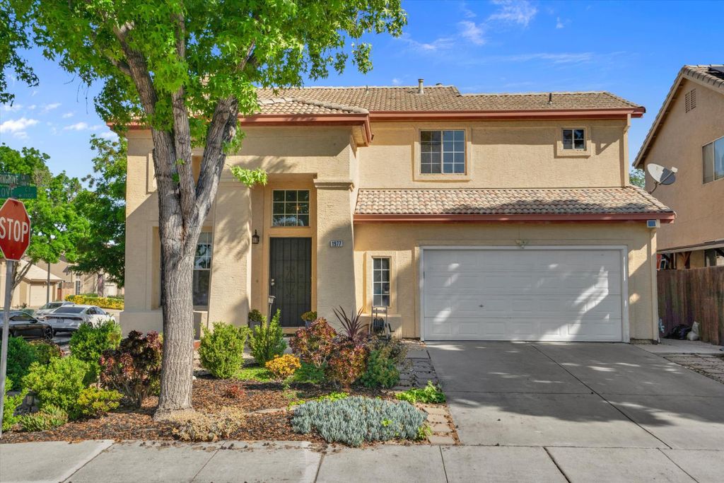 1977 Grove Ct, Tracy, CA 95376