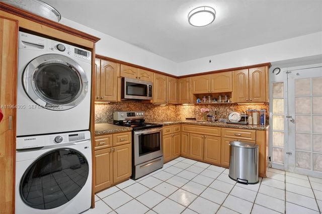 1110 NE 204th Ter, Miami, FL 33179