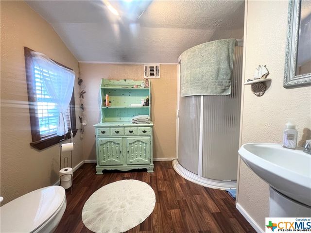 402 Dunn Street, Yoakum, TX 77995