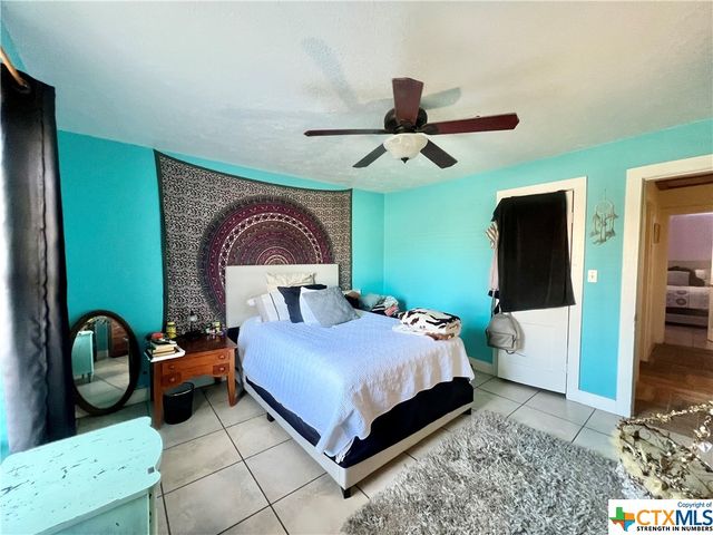 402 Dunn Street, Yoakum, TX 77995