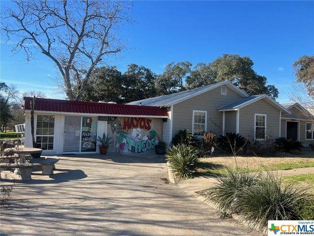 402 Dunn Street, Yoakum, TX 77995