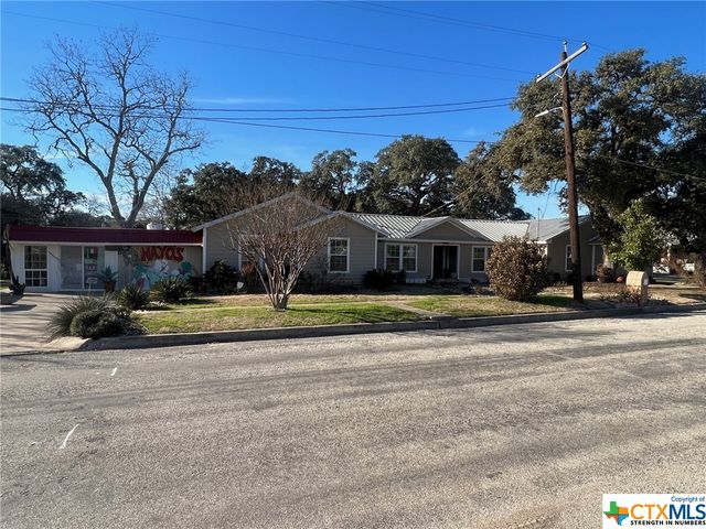402 Dunn Street, Yoakum, TX 77995