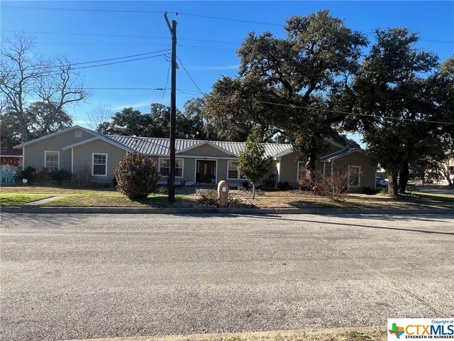 402 Dunn Street, Yoakum, TX 77995