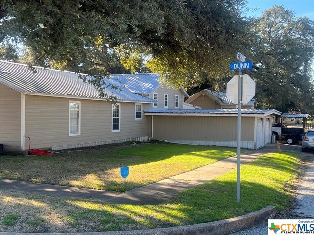 402 Dunn Street, Yoakum, TX 77995