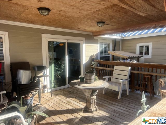 402 Dunn Street, Yoakum, TX 77995