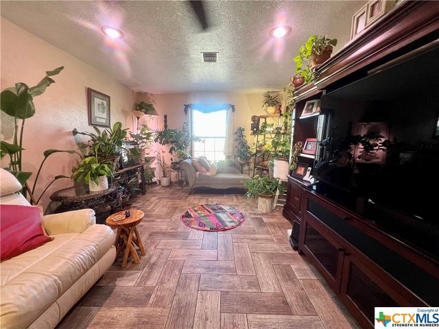 402 Dunn Street, Yoakum, TX 77995