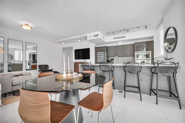 1080 Brickell Ave 1601, Miami, FL 33131