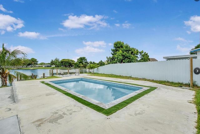 3621 SW 35th St, West Park, FL 33023