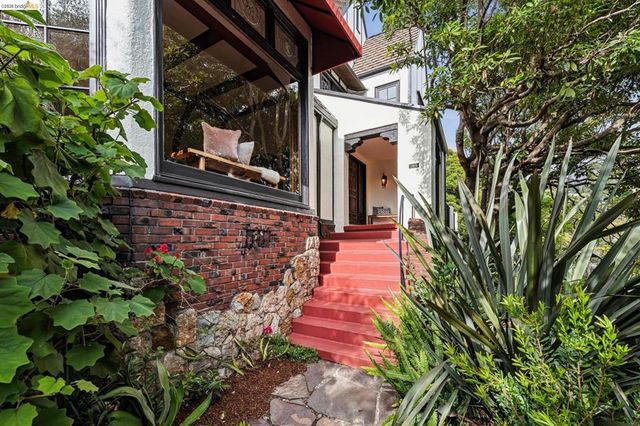 1915 Thousand Oaks Blvd, Berkeley, CA 94707