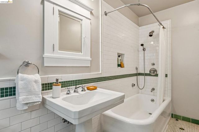 1915 Thousand Oaks Blvd, Berkeley, CA 94707