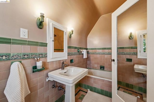 1915 Thousand Oaks Blvd, Berkeley, CA 94707