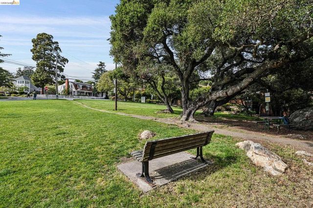 1915 Thousand Oaks Blvd, Berkeley, CA 94707