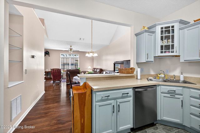 5134 Southern Charm Ln, Louisville, KY 40219