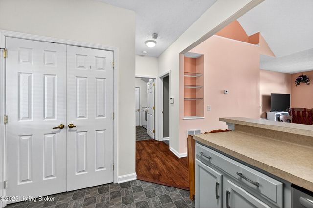 5134 Southern Charm Ln, Louisville, KY 40219