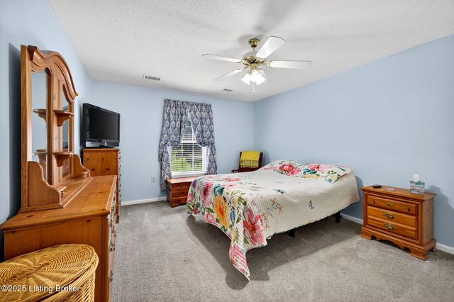 5134 Southern Charm Ln, Louisville, KY 40219