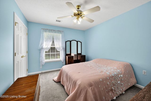 5134 Southern Charm Ln, Louisville, KY 40219