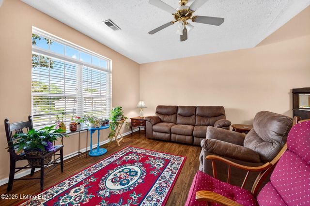 5134 Southern Charm Ln, Louisville, KY 40219