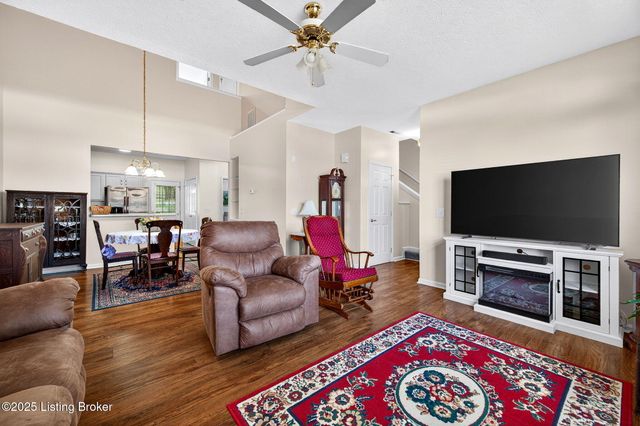 5134 Southern Charm Ln, Louisville, KY 40219