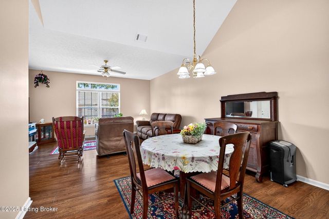 5134 Southern Charm Ln, Louisville, KY 40219