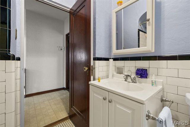 7027 Camden Court, University City, MO 63130