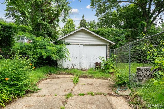 7027 Camden Court, University City, MO 63130