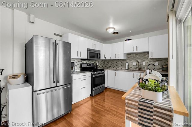 22704 Cortes Street, Novi, MI 48375