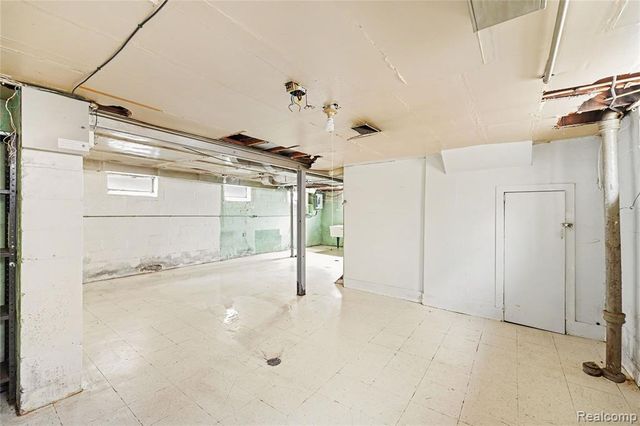 14814 Lesure Street, Detroit, MI 48227