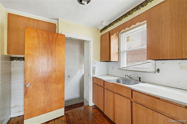 14814 Lesure Street, Detroit, MI 48227