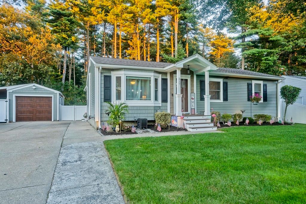 217 Hanson Dr, Springfield, MA 01128