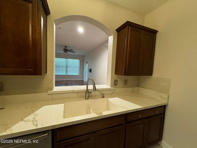 10550 BAYMEADOWS Road 205, Jacksonville, FL 32256