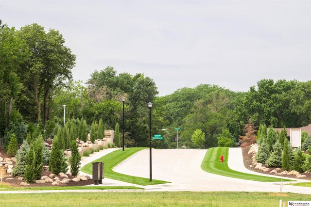 2220 Autumn Court, Lincoln, NE 68512