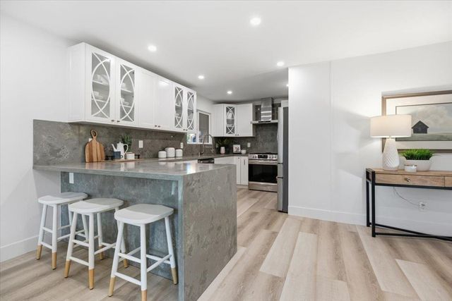 6 Sparrow Ct, Moraga, CA 94556