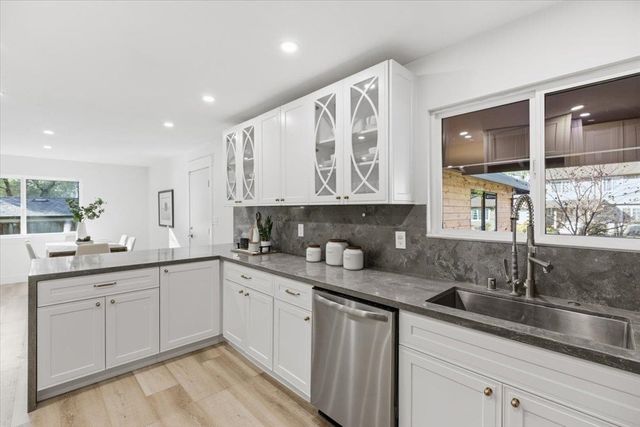 6 Sparrow Ct, Moraga, CA 94556