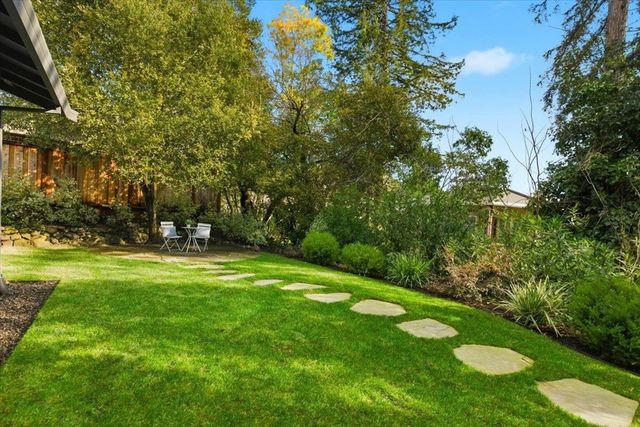 6 Sparrow Ct, Moraga, CA 94556