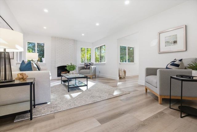 6 Sparrow Ct, Moraga, CA 94556