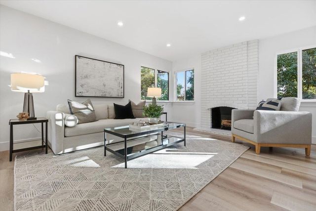 6 Sparrow Ct, Moraga, CA 94556