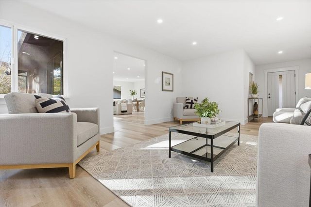 6 Sparrow Ct, Moraga, CA 94556