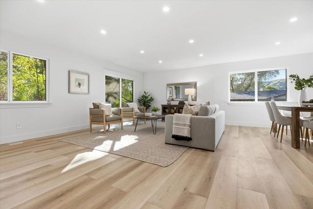 6 Sparrow Ct, Moraga, CA 94556