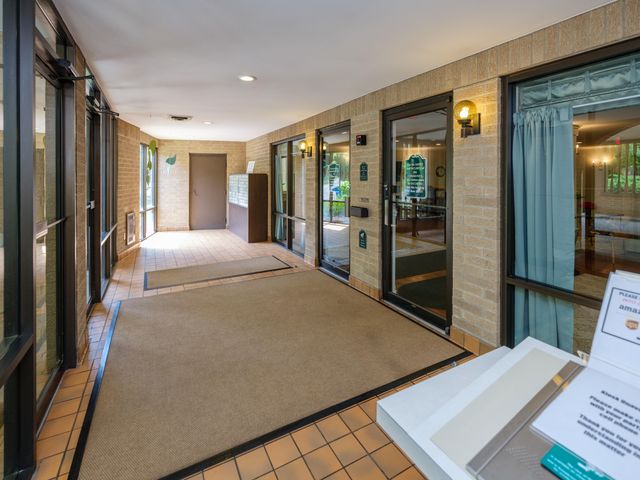 4040 Greenleaf Circle 409, Kalamazoo, MI 49008