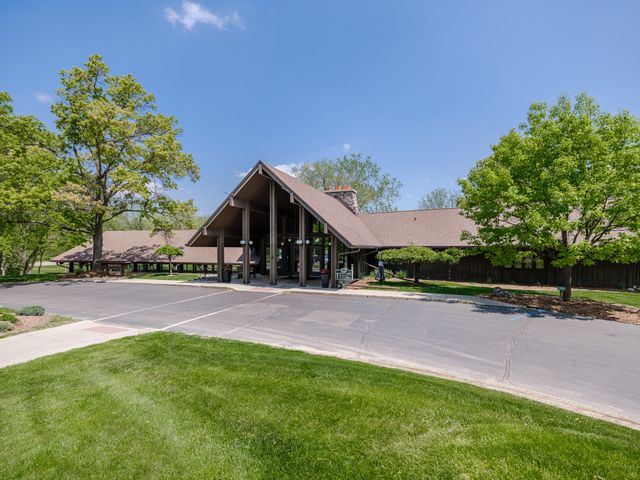 4040 Greenleaf Circle 409, Kalamazoo, MI 49008